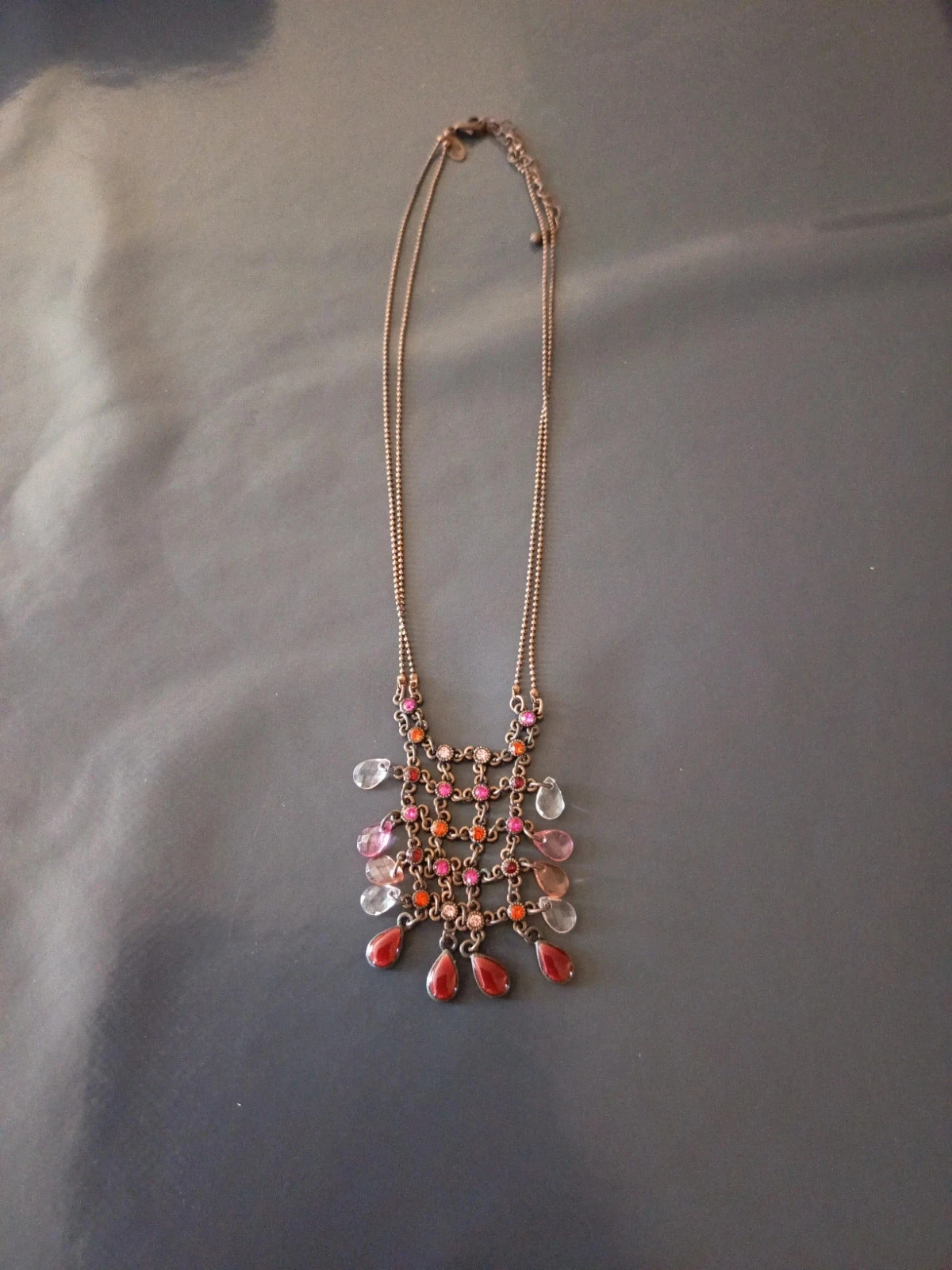 Collier divers pierres
